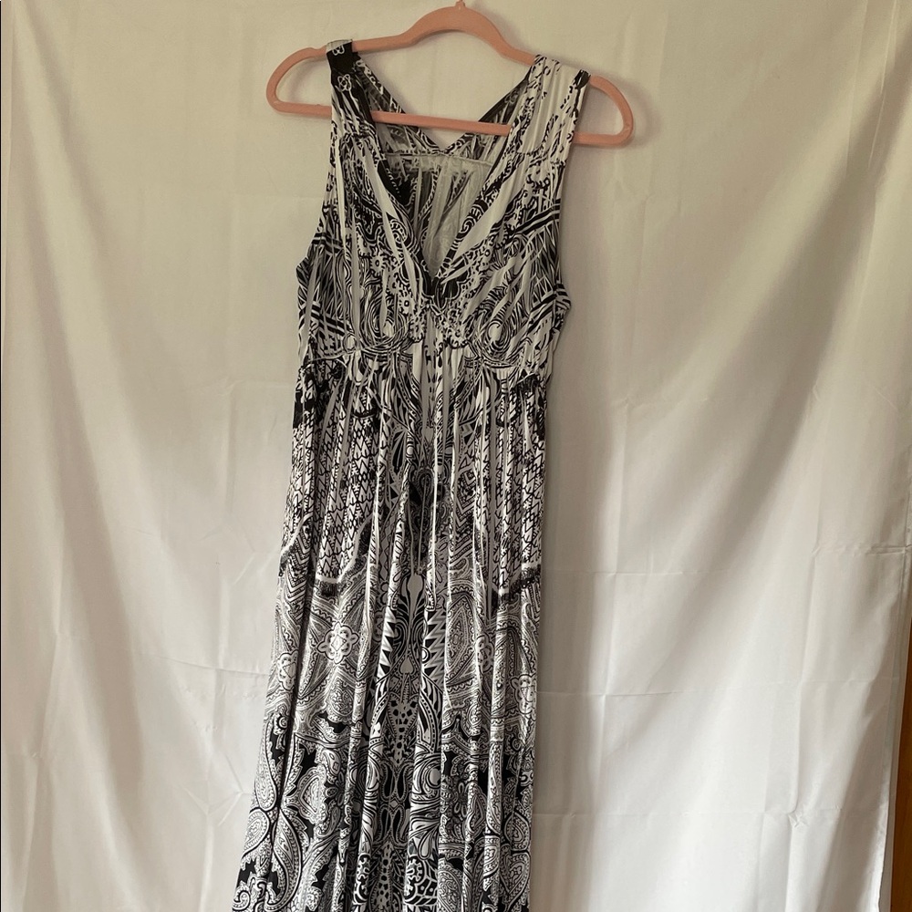 Elegant Black and White Patterned Dress